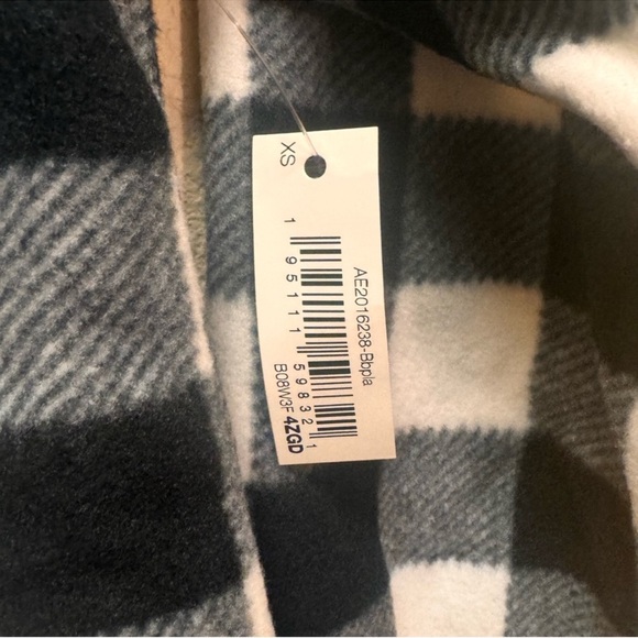 NWT Amazon Essentials Classic Fit Quarter Zip Polar Fleece Buffalo Plaid – XS - Picture 5 of 7